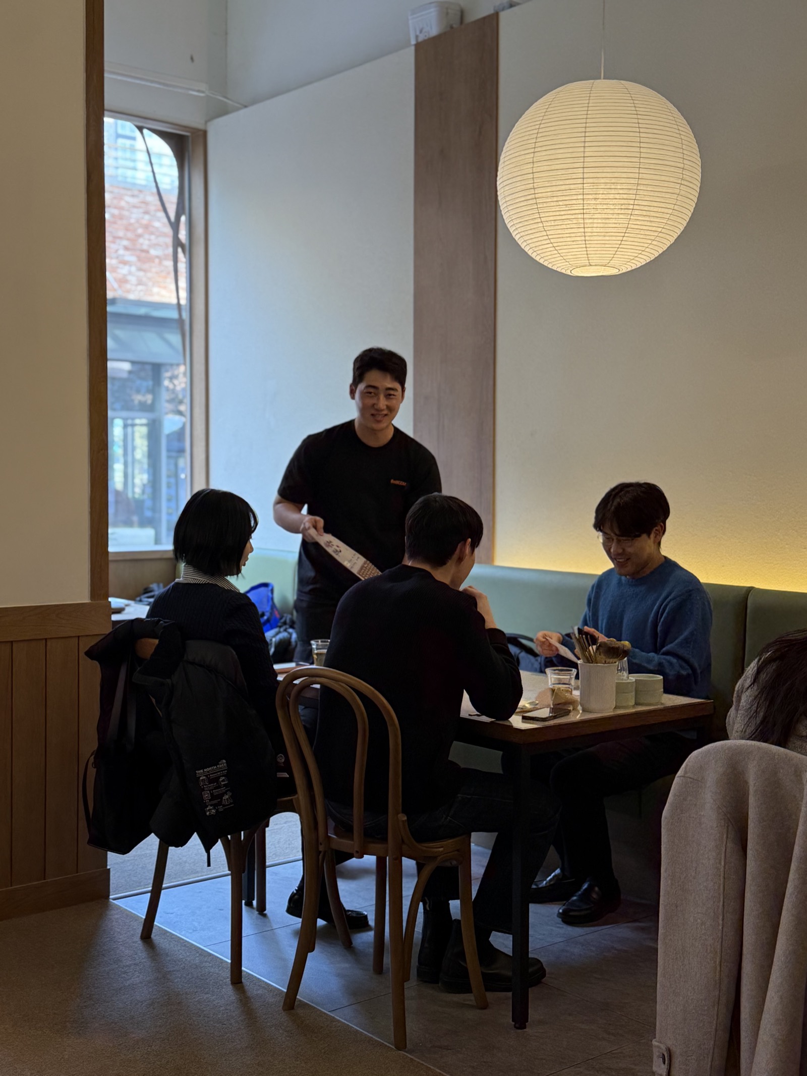 매장 앞